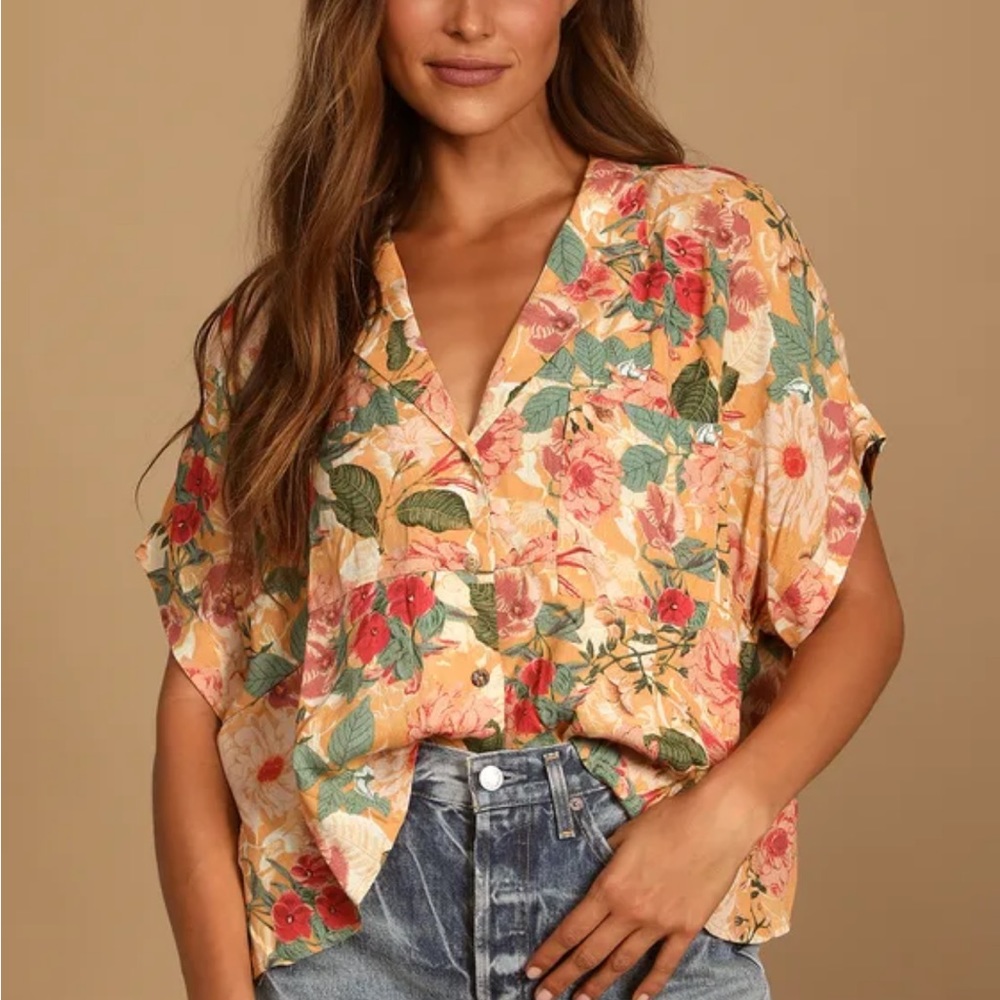 Lulu’s cropped island shirt- sz medium